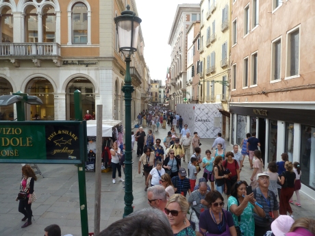 Volle Gassen in Venedig