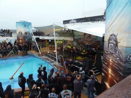 Santiano auf dem Pooldeck