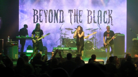 Beyond the Black im Theater