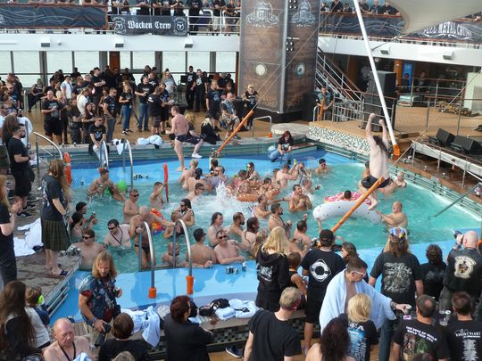 Party im Pool