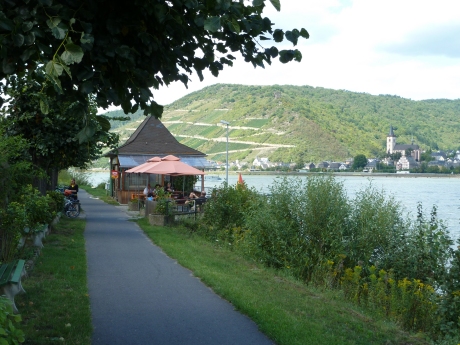 Imbiss am Rhein